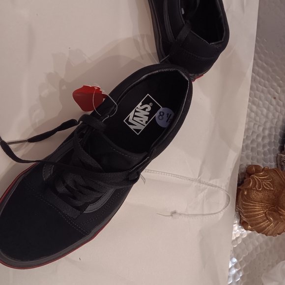 Vans - Picture 3 of 6